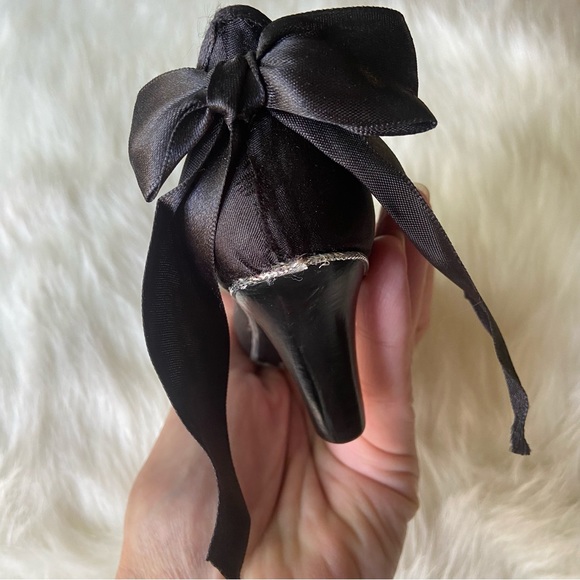 Black satin ring holder - Picture 4 of 6